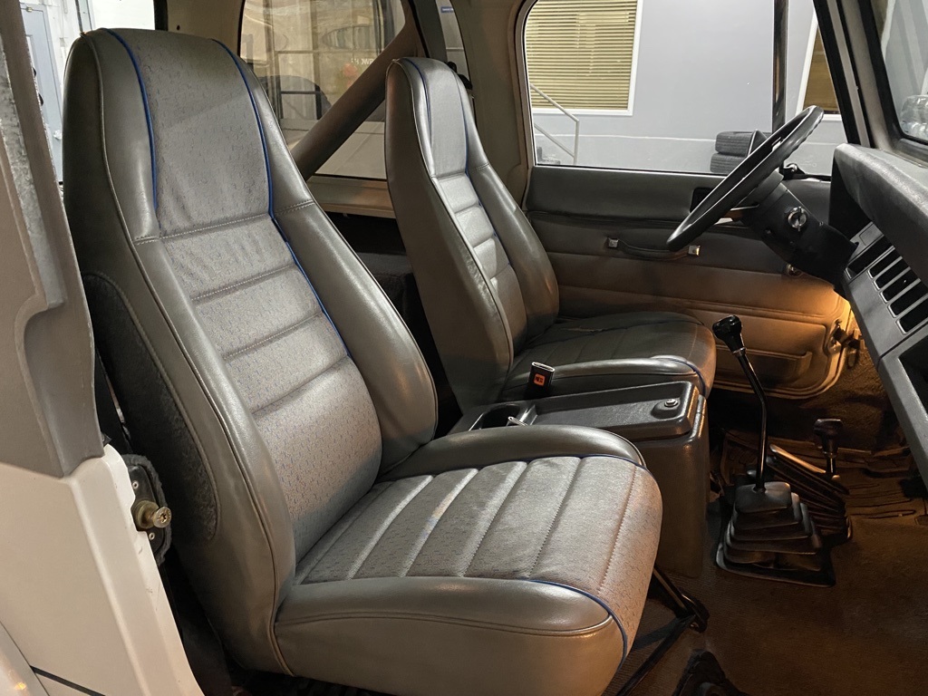 Sold: 1990 Jeep Wrangler Islander YJ