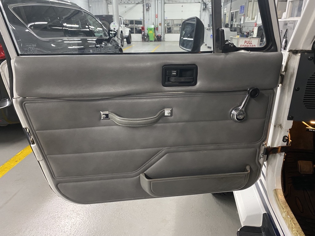 Sold: 1990 Jeep Wrangler Islander YJ