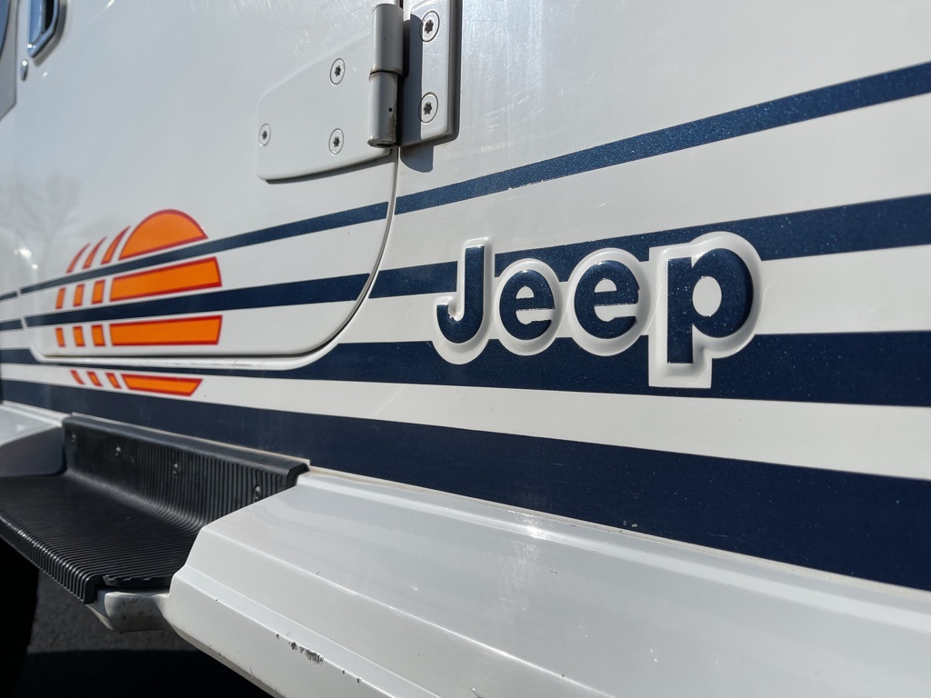 Sold: 1990 Jeep Wrangler Islander YJ