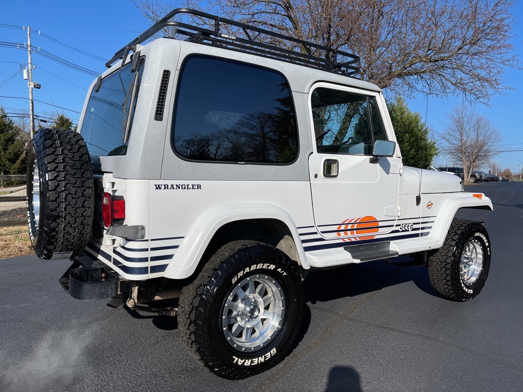 Sold: 1990 Jeep Wrangler Islander YJ