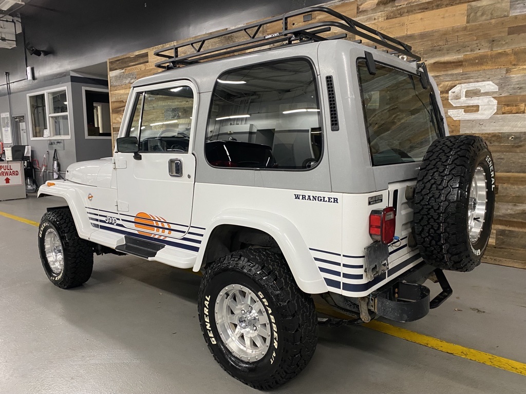Sold: 1990 Jeep Wrangler Islander YJ