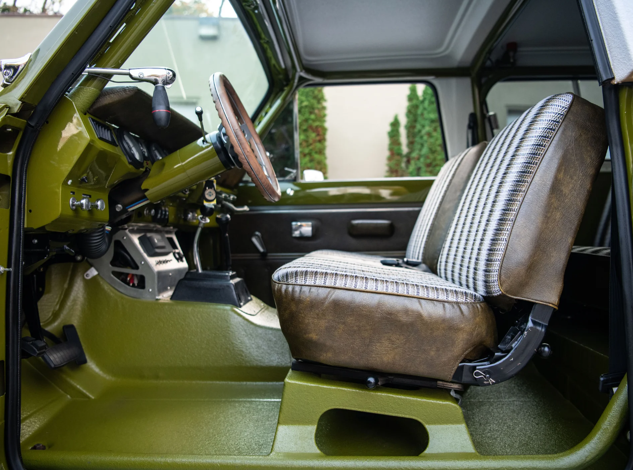 Sold: 1977 International Scout II Traveler