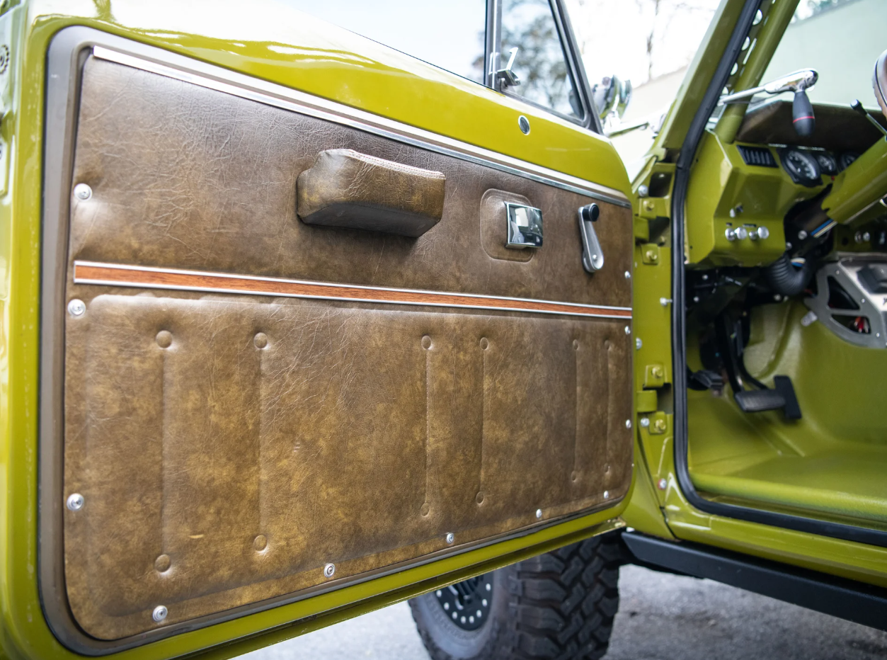 Sold: 1977 International Scout II Traveler