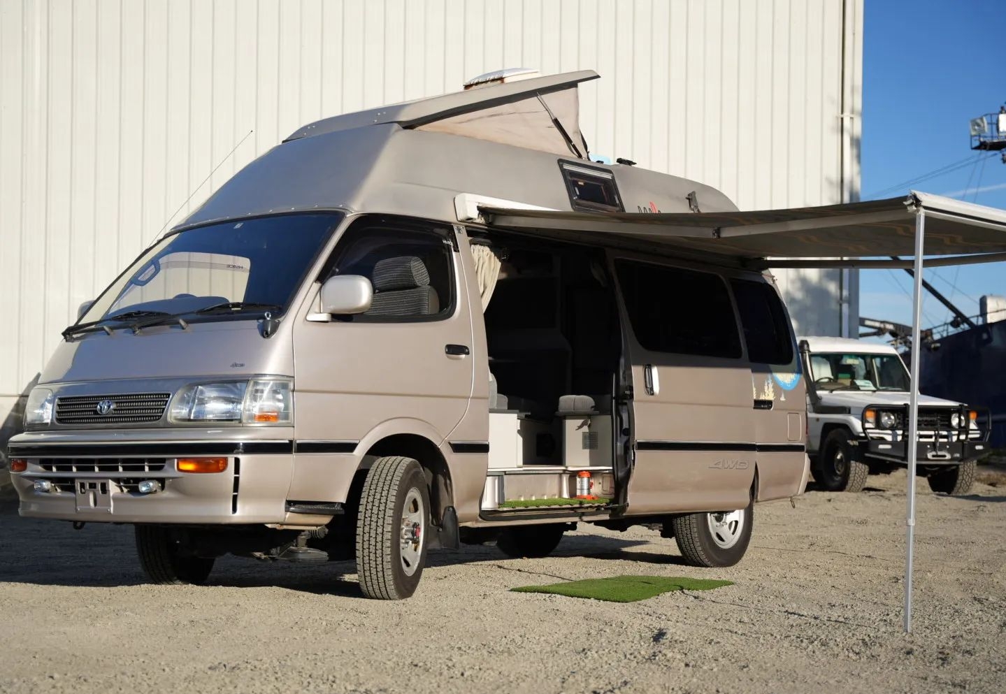  Toyota HiAce