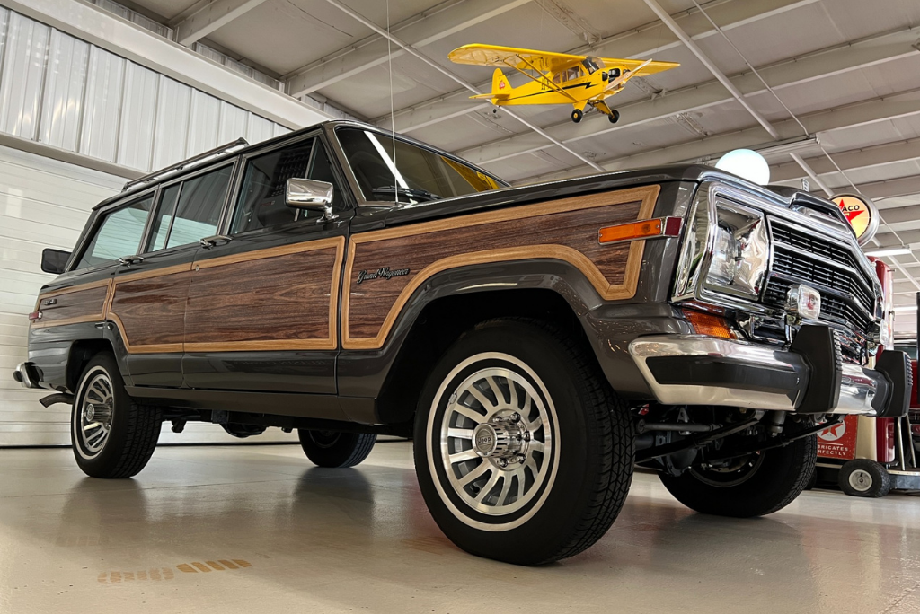 Sold: 1989 Jeep Grand Wagoneer-1