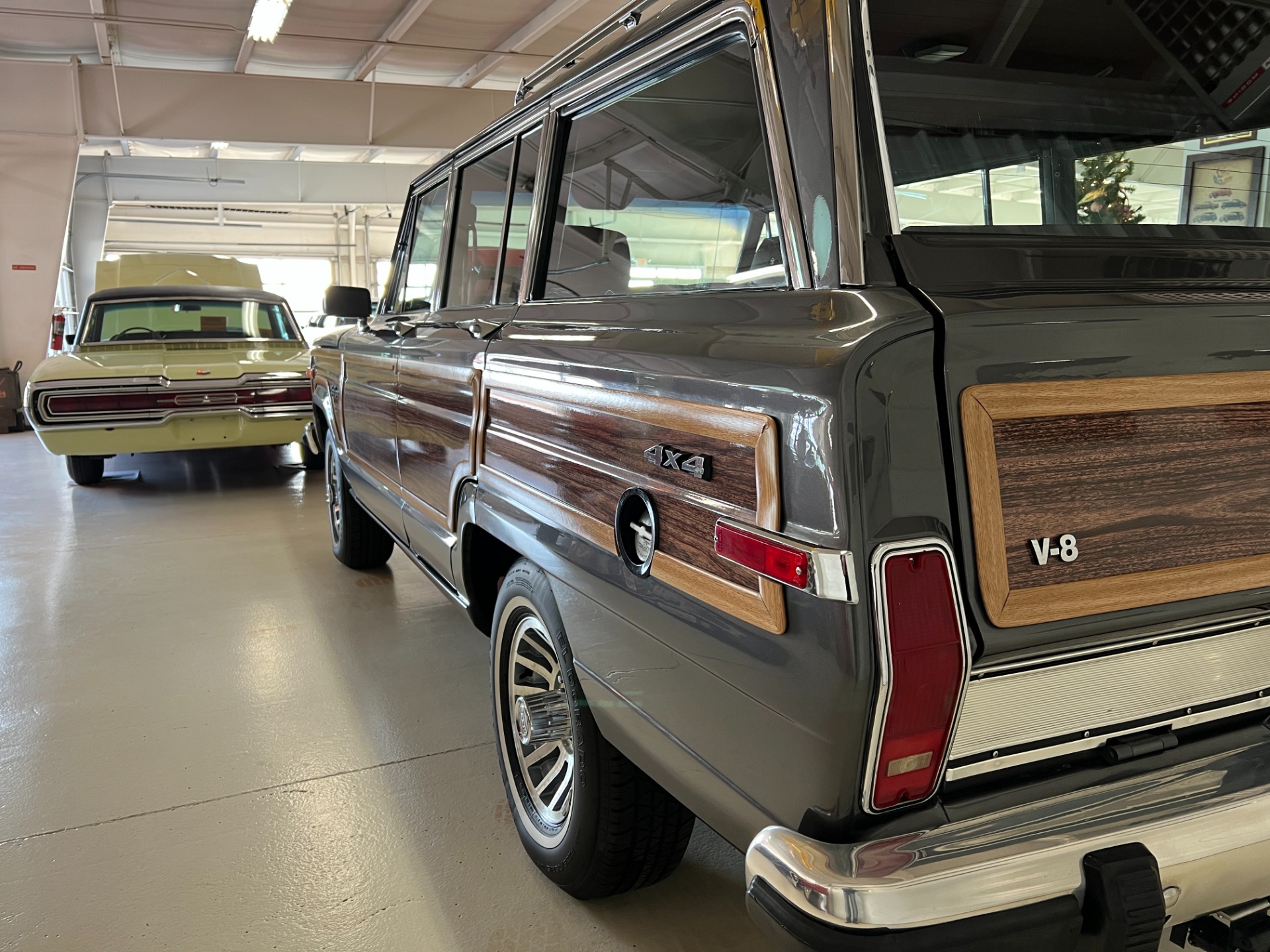 Sold: 1989 Jeep Grand Wagoneer