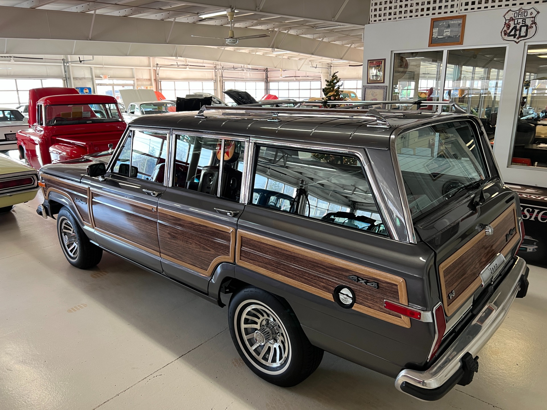 Sold: 1989 Jeep Grand Wagoneer