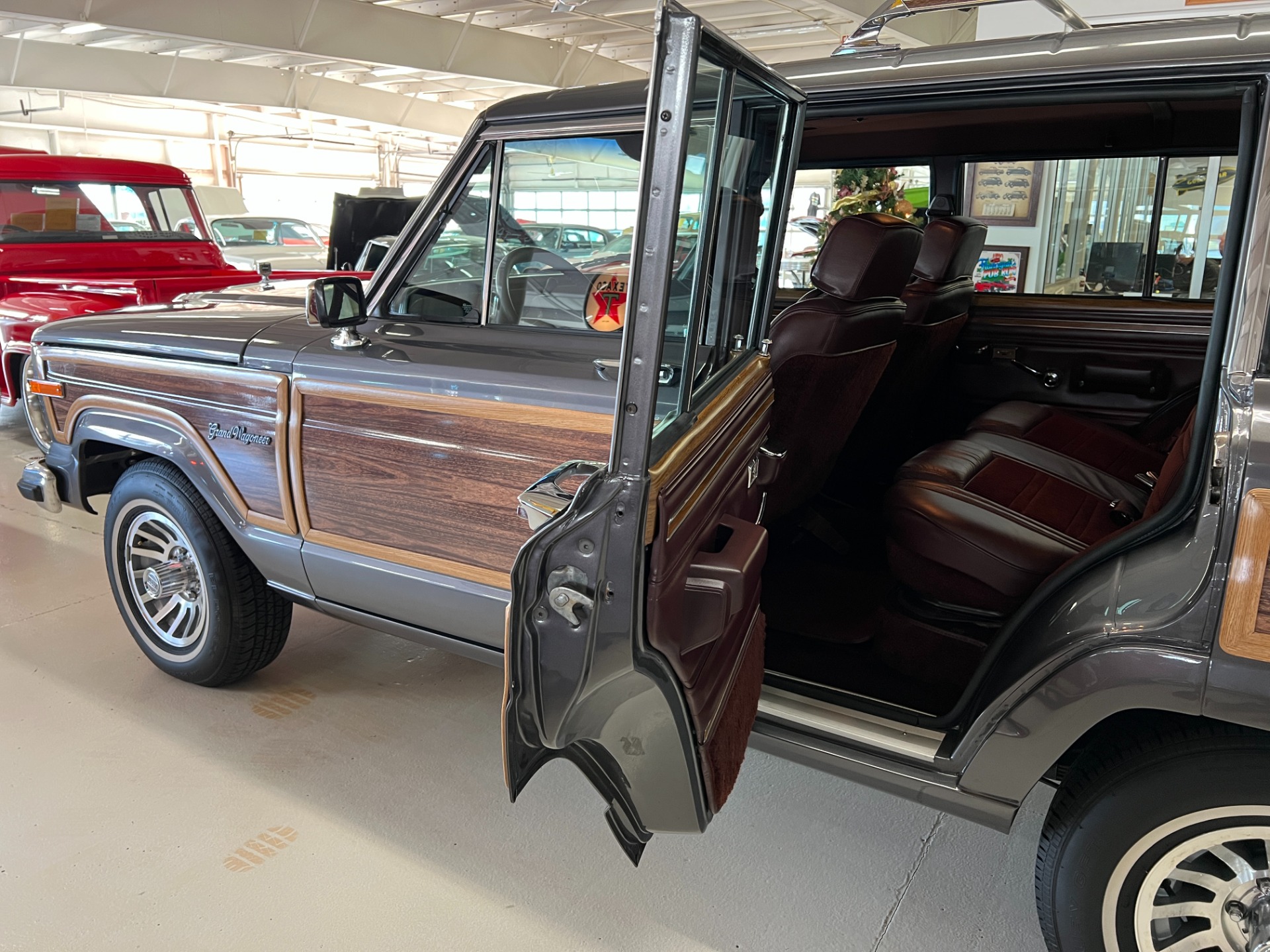 Sold: 1989 Jeep Grand Wagoneer