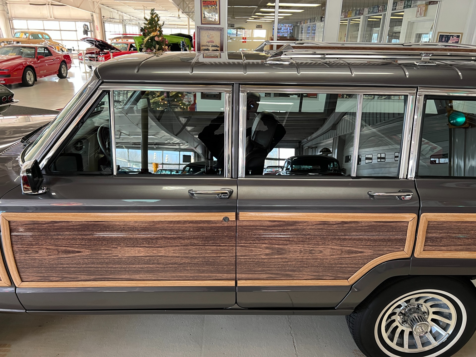 Sold: 1989 Jeep Grand Wagoneer