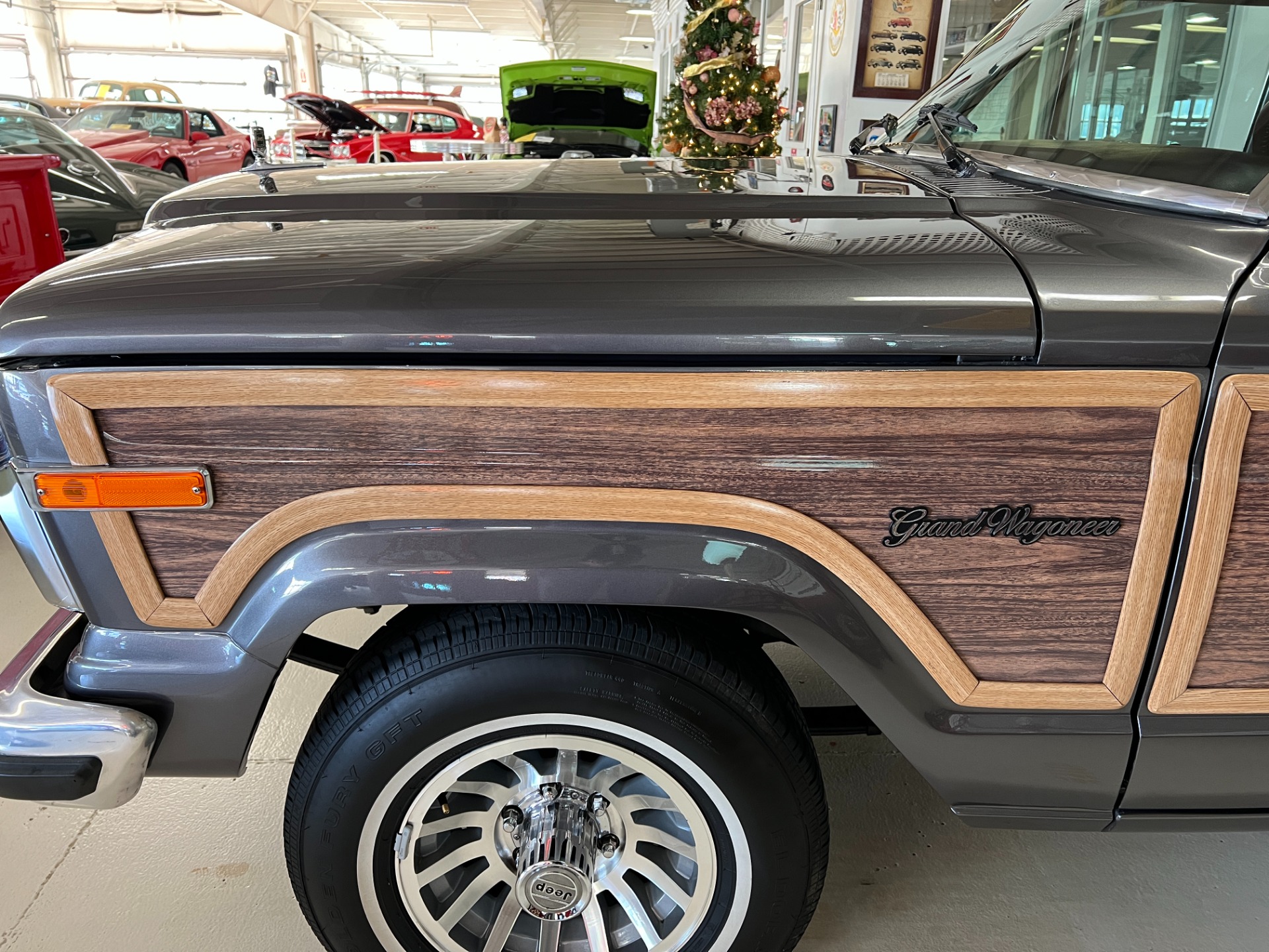 Sold: 1989 Jeep Grand Wagoneer