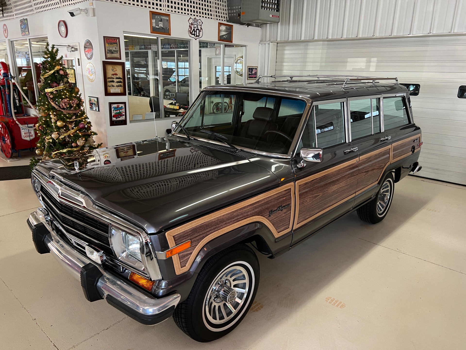Sold: 1989 Jeep Grand Wagoneer