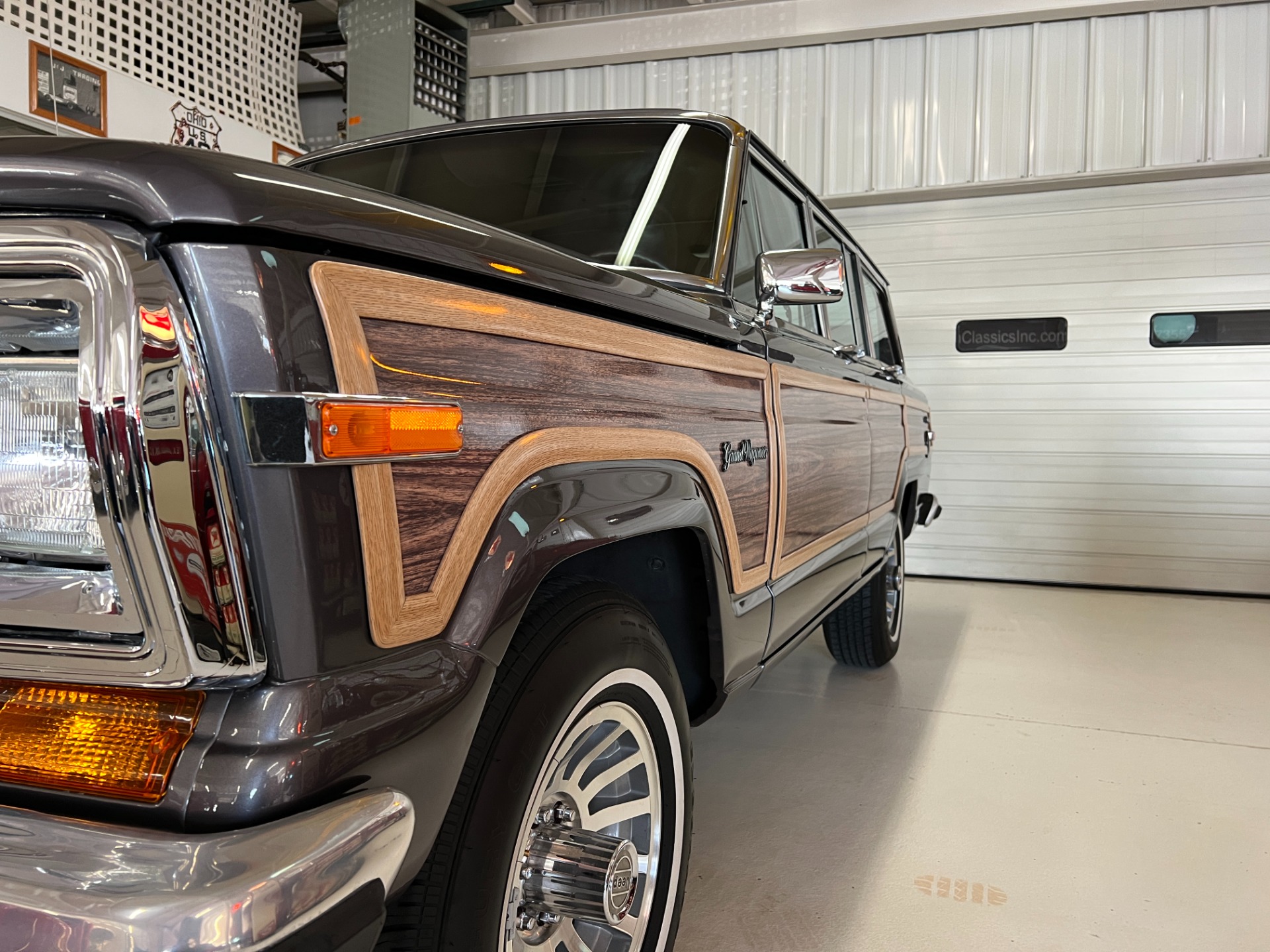 Sold: 1989 Jeep Grand Wagoneer