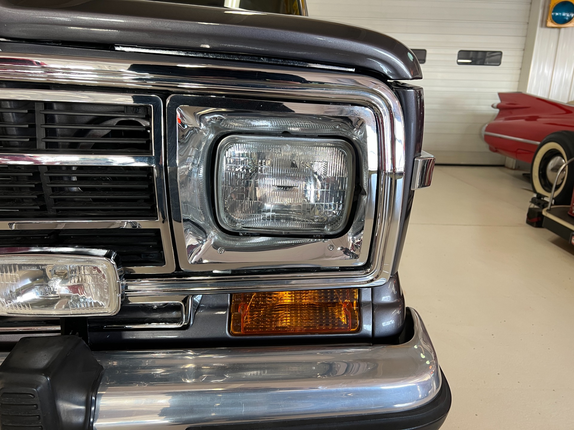 Sold: 1989 Jeep Grand Wagoneer
