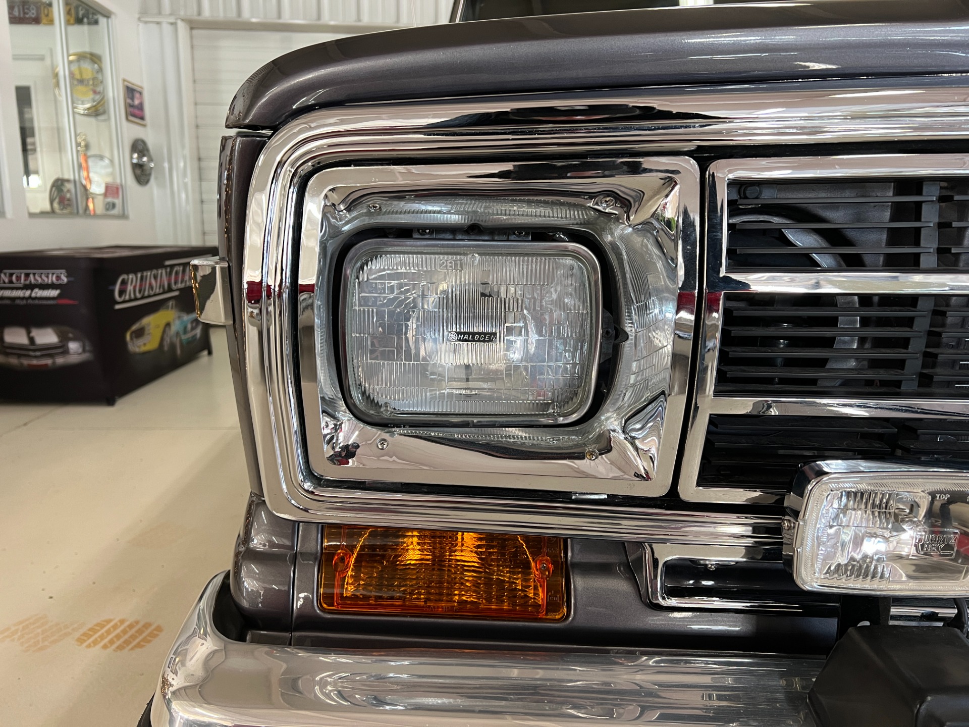 Sold: 1989 Jeep Grand Wagoneer