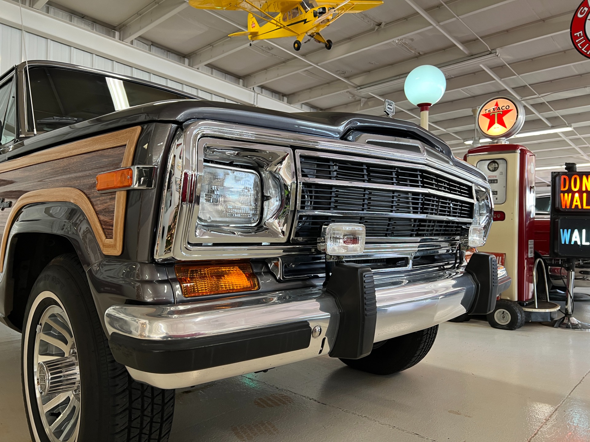 Sold: 1989 Jeep Grand Wagoneer