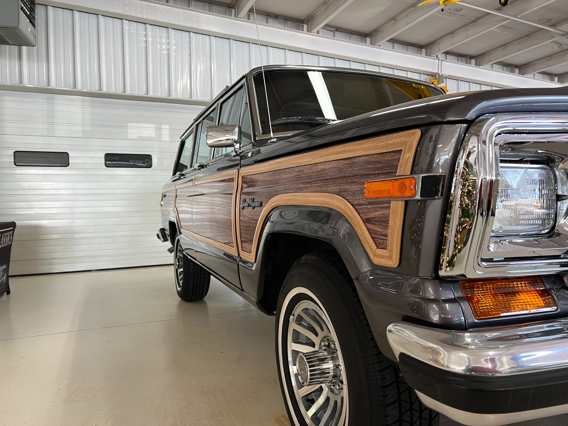 Sold: 1989 Jeep Grand Wagoneer