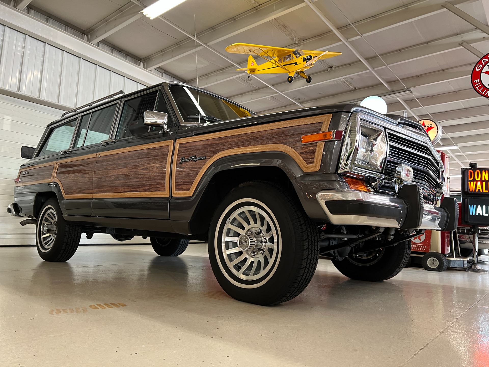 Sold: 1989 Jeep Grand Wagoneer