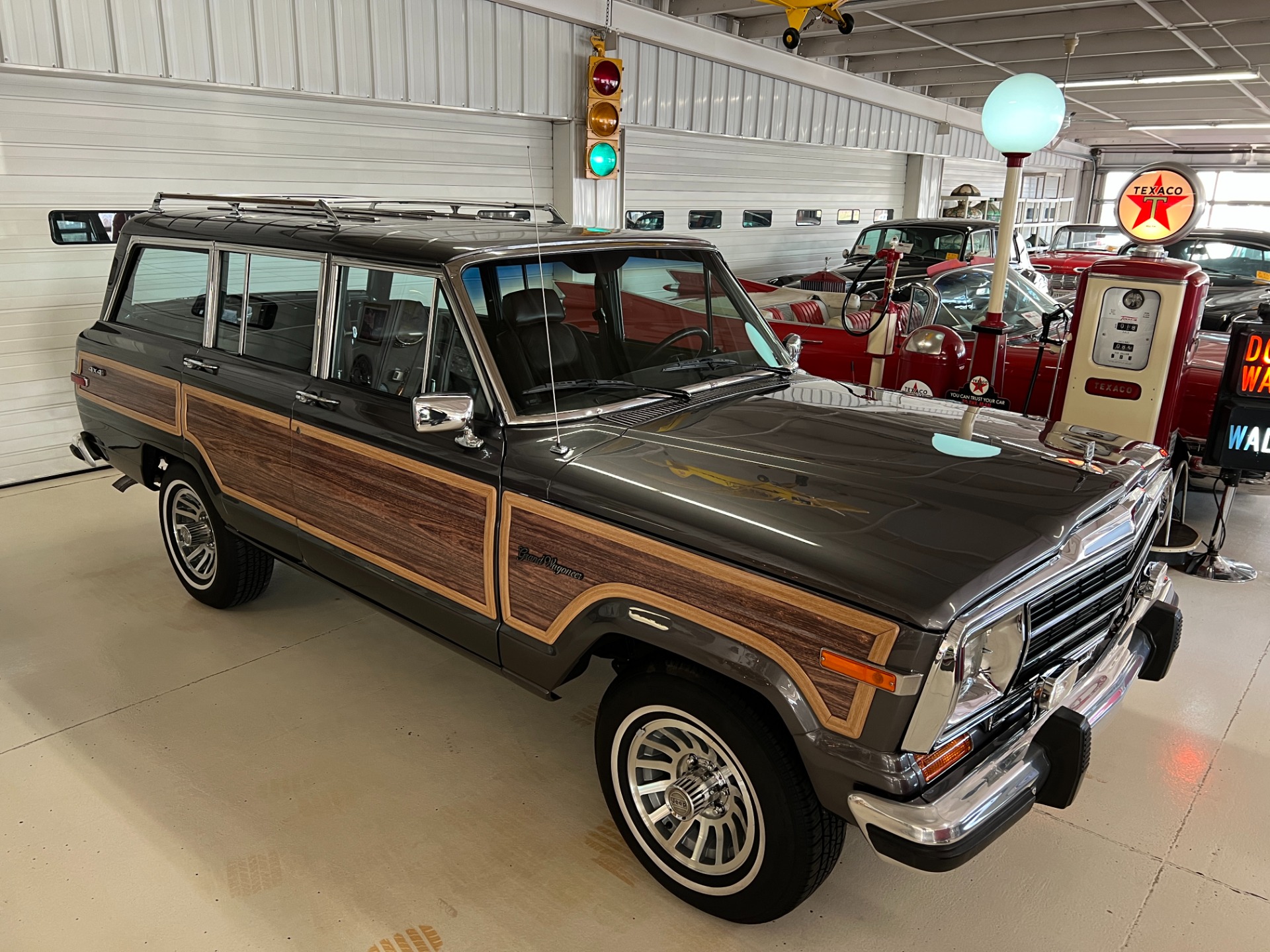 Sold: 1989 Jeep Grand Wagoneer
