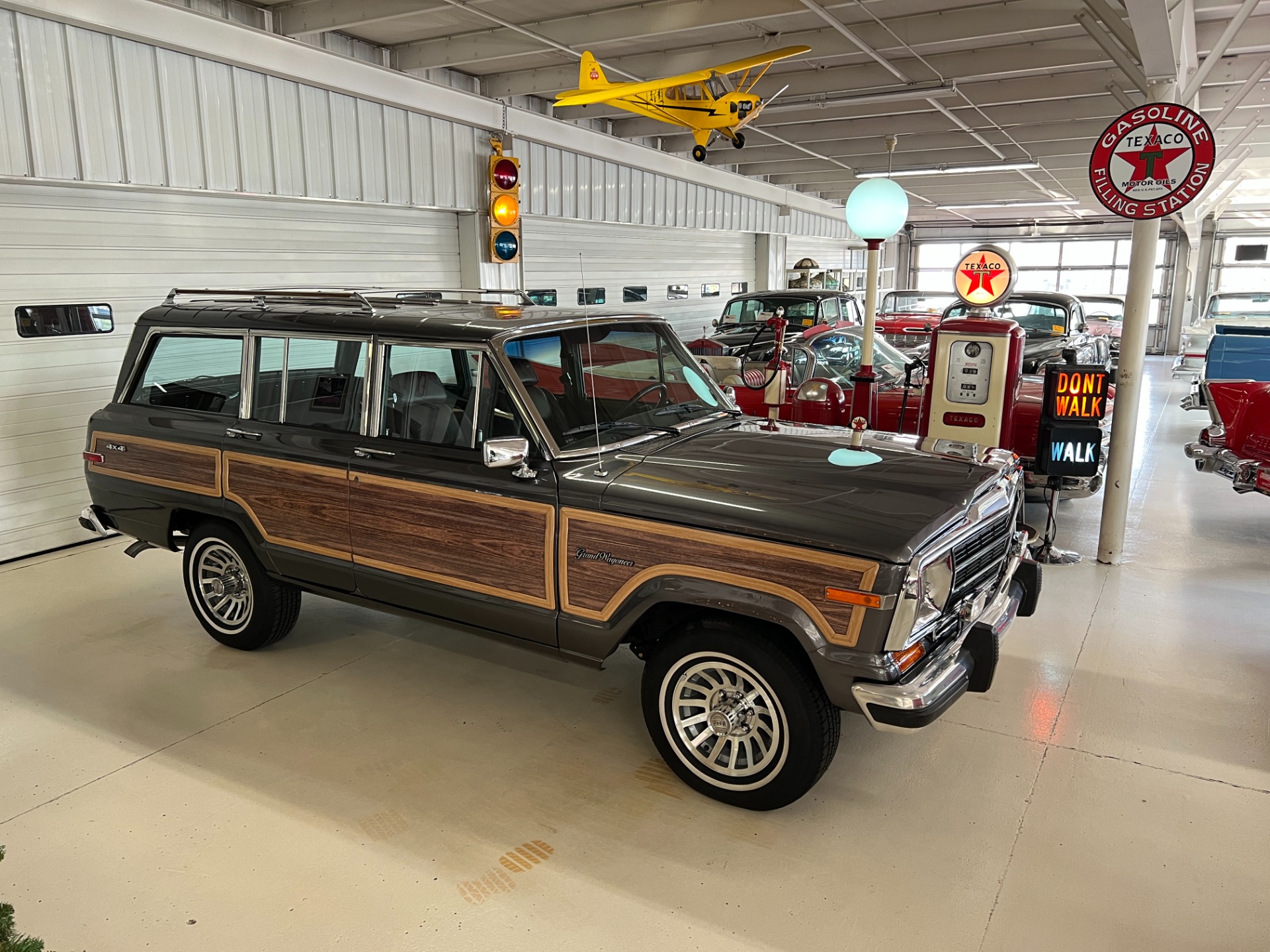 Sold: 1989 Jeep Grand Wagoneer