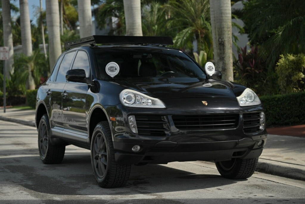 Sold: 2009 Porsche Cayenne S-1