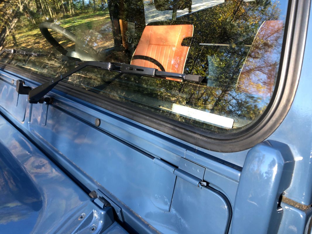 Sold: 1995 Land Rover Defender 90