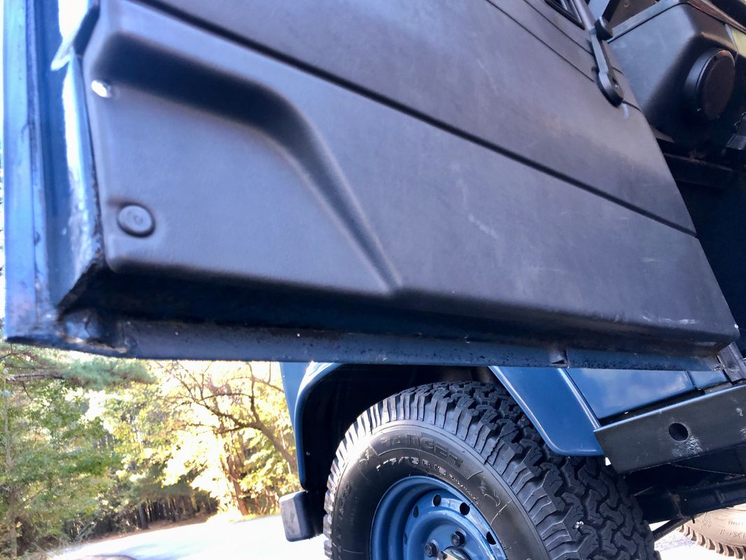Sold: 1995 Land Rover Defender 90