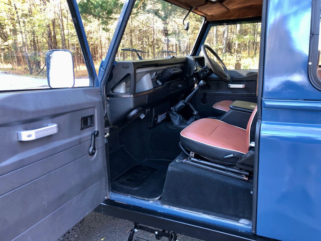 Sold: 1995 Land Rover Defender 90
