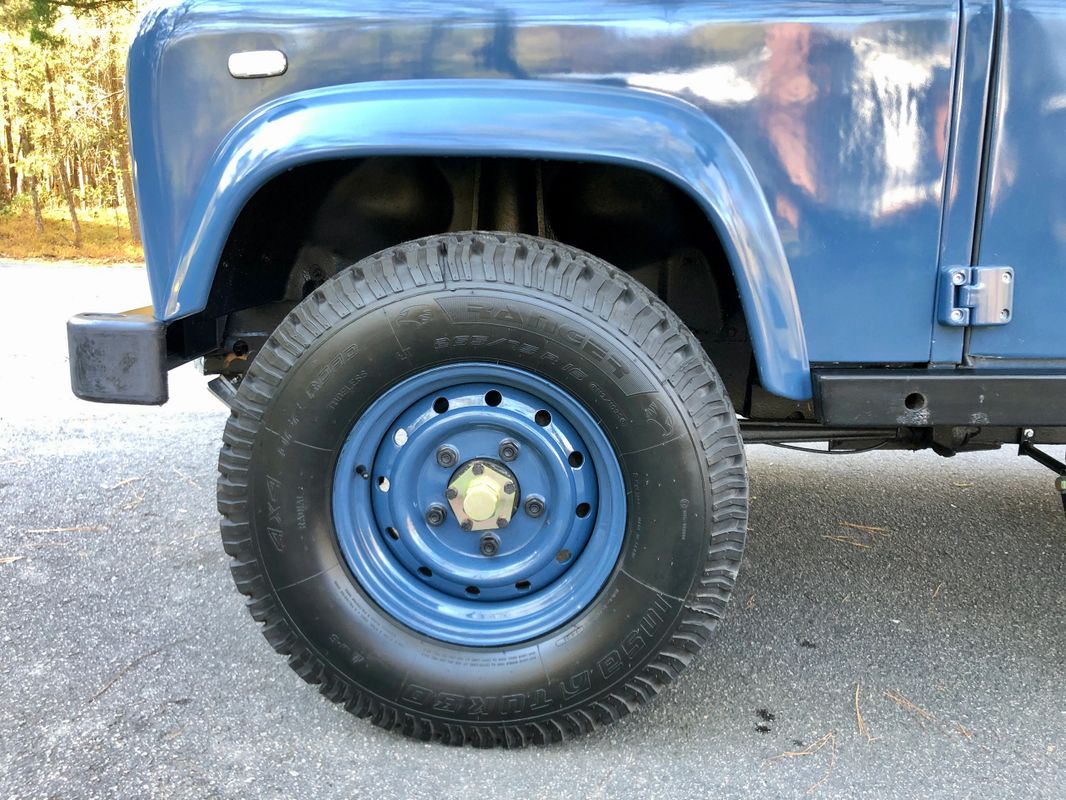 Sold: 1995 Land Rover Defender 90