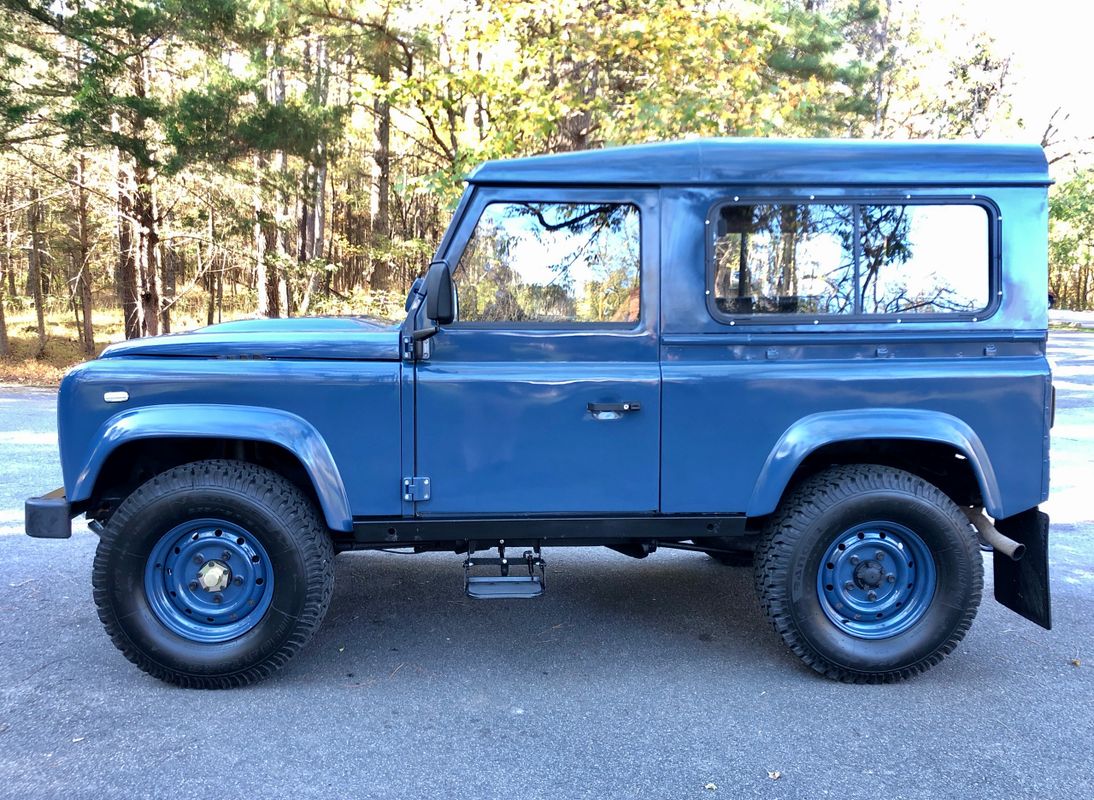 Sold: 1995 Land Rover Defender 90