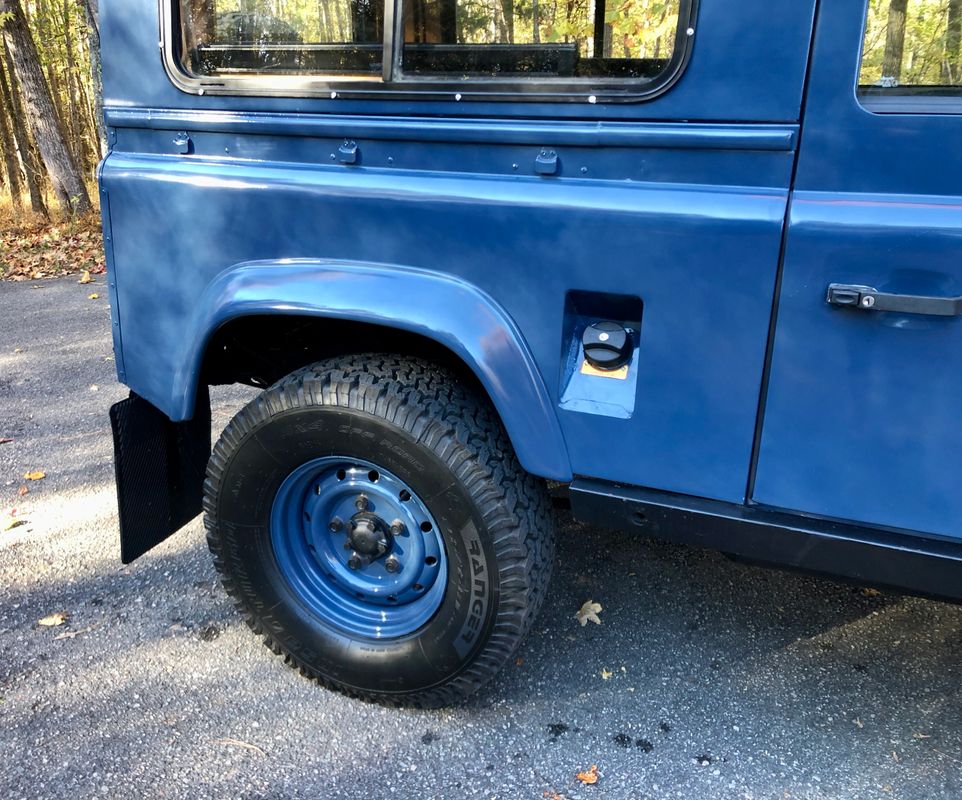 Sold: 1995 Land Rover Defender 90