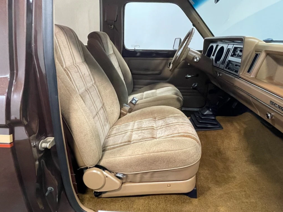 Sold: 1987 Ford Bronco II XL - 2