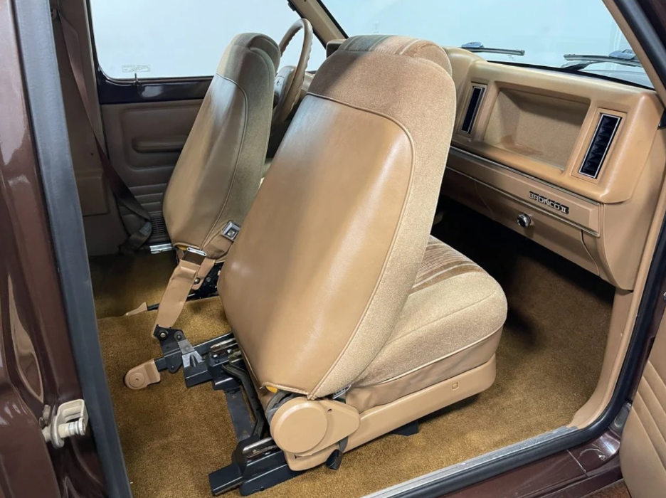 Sold: 1987 Ford Bronco II XL