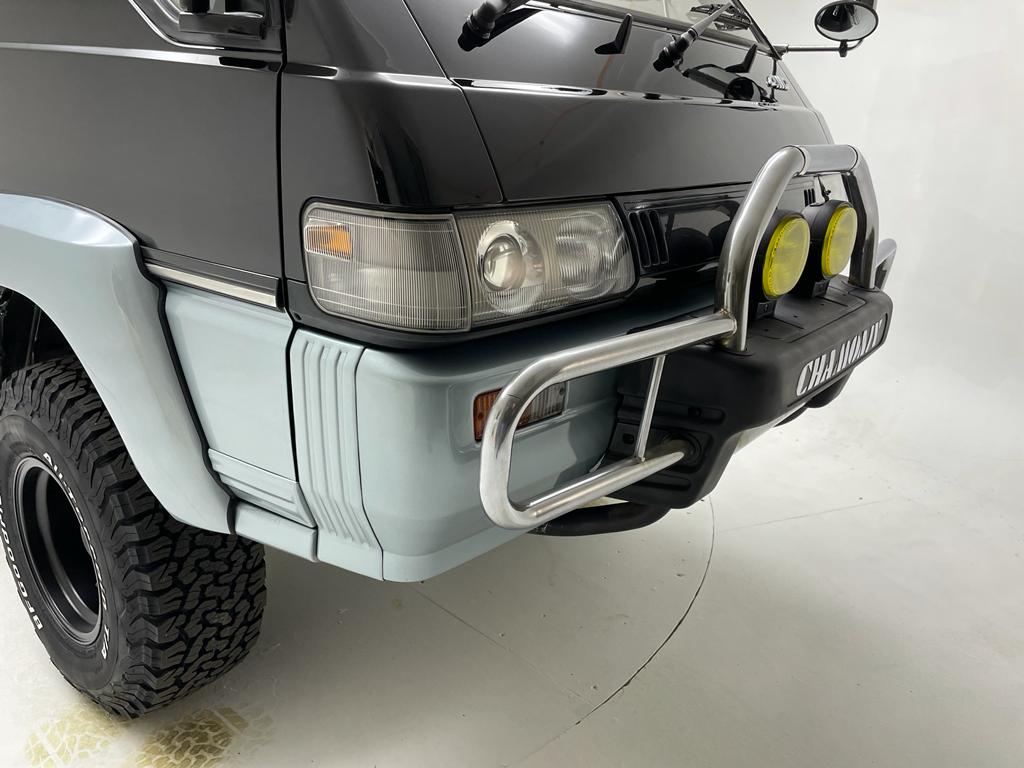 Sold: 1992 Mitsubishi Delica L300 Chamonix
