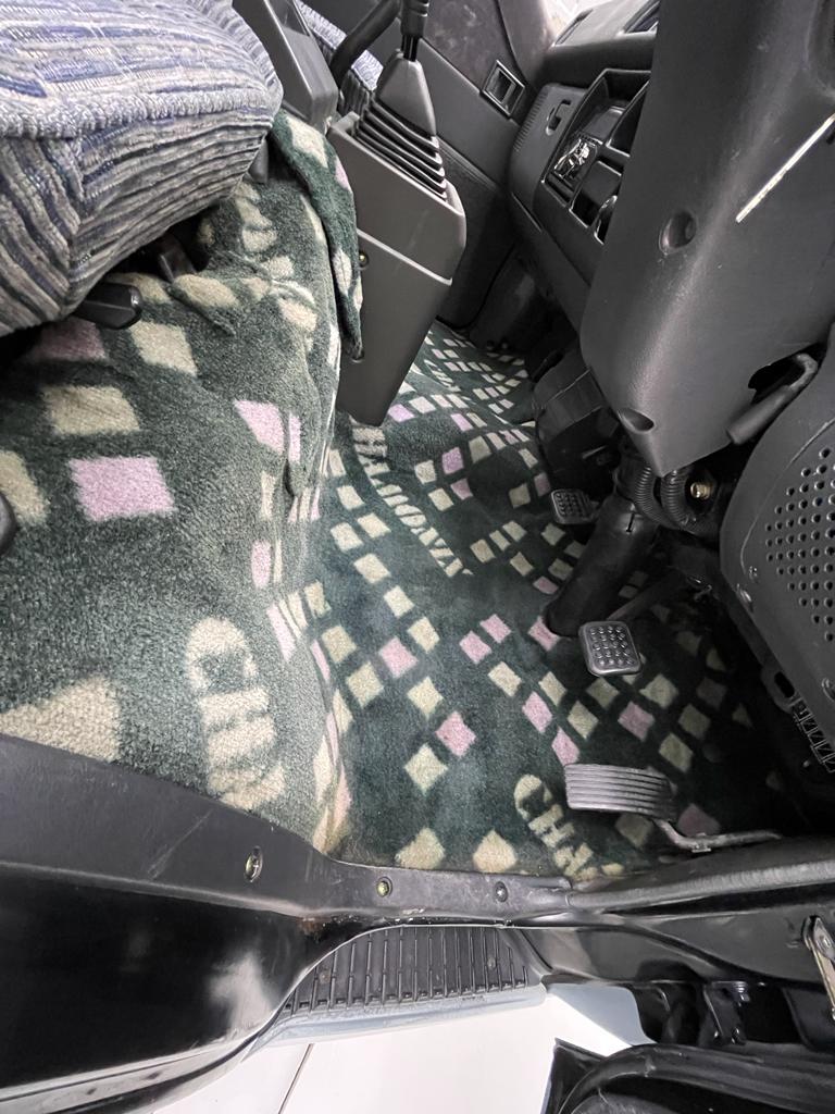 Sold: 1992 Mitsubishi Delica L300 Chamonix