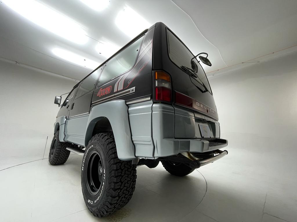 Sold: 1992 Mitsubishi Delica L300 Chamonix
