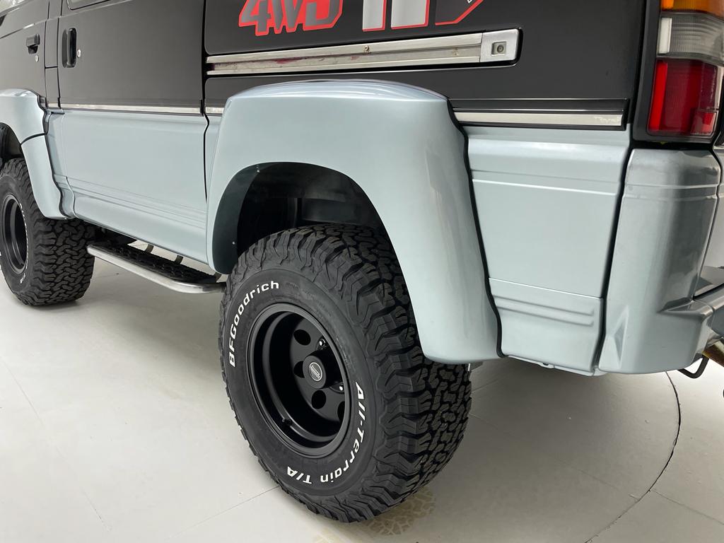 Sold: 1992 Mitsubishi Delica L300 Chamonix