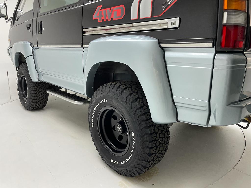 Sold: 1992 Mitsubishi Delica L300 Chamonix