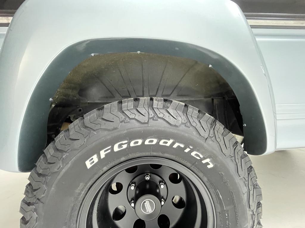 Sold: 1992 Mitsubishi Delica L300 Chamonix