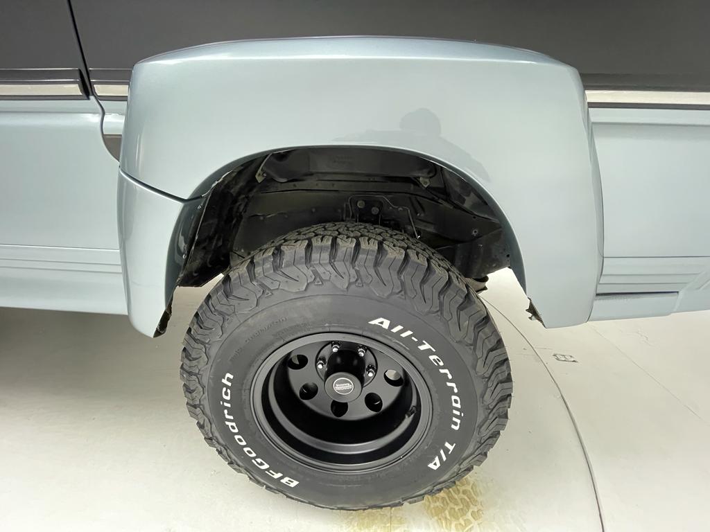 Sold: 1992 Mitsubishi Delica L300 Chamonix