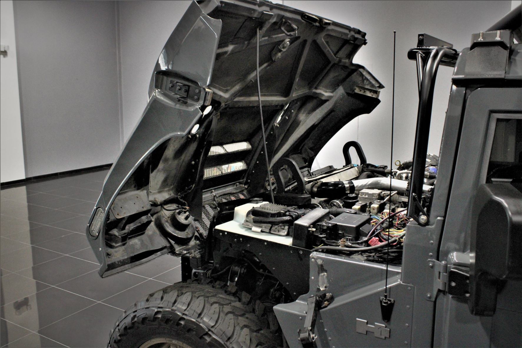 Sold: 1999 Hummer H1 - 2