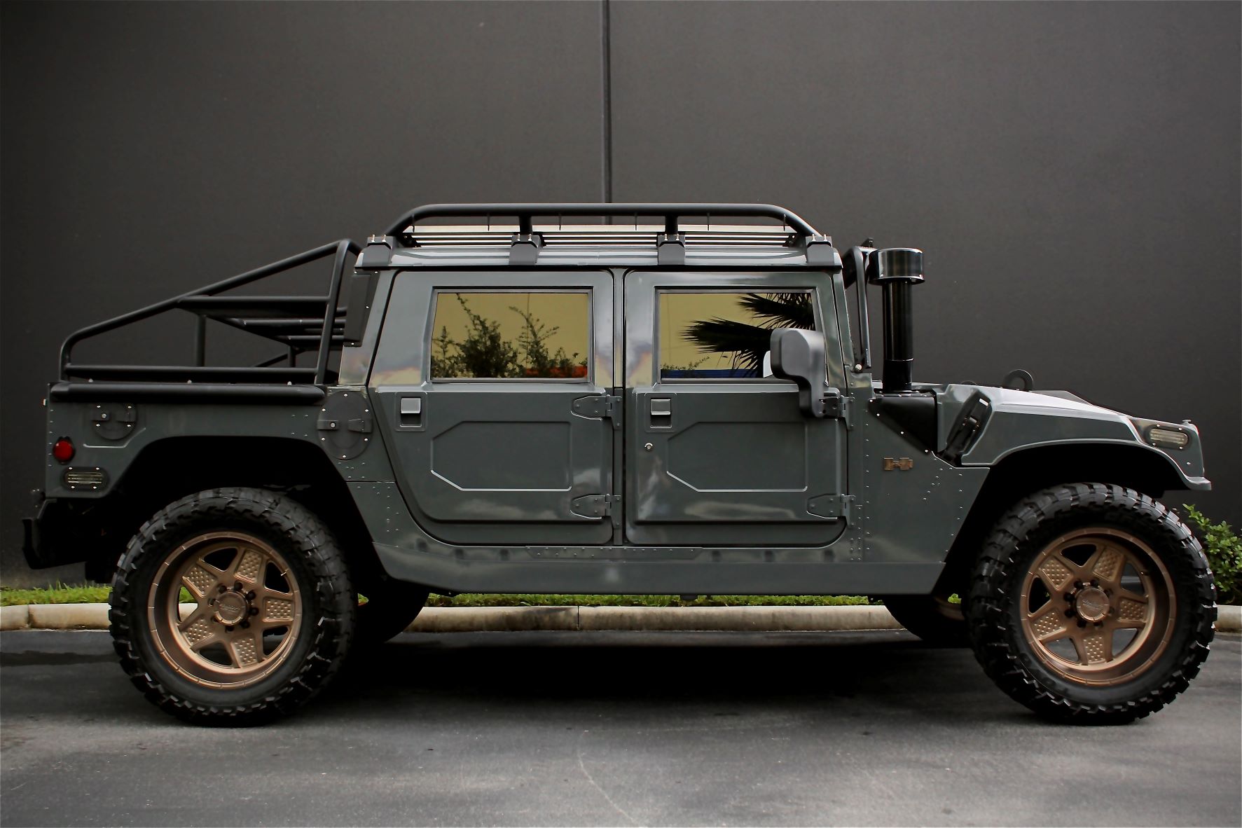 Sold: 1999 Hummer H1