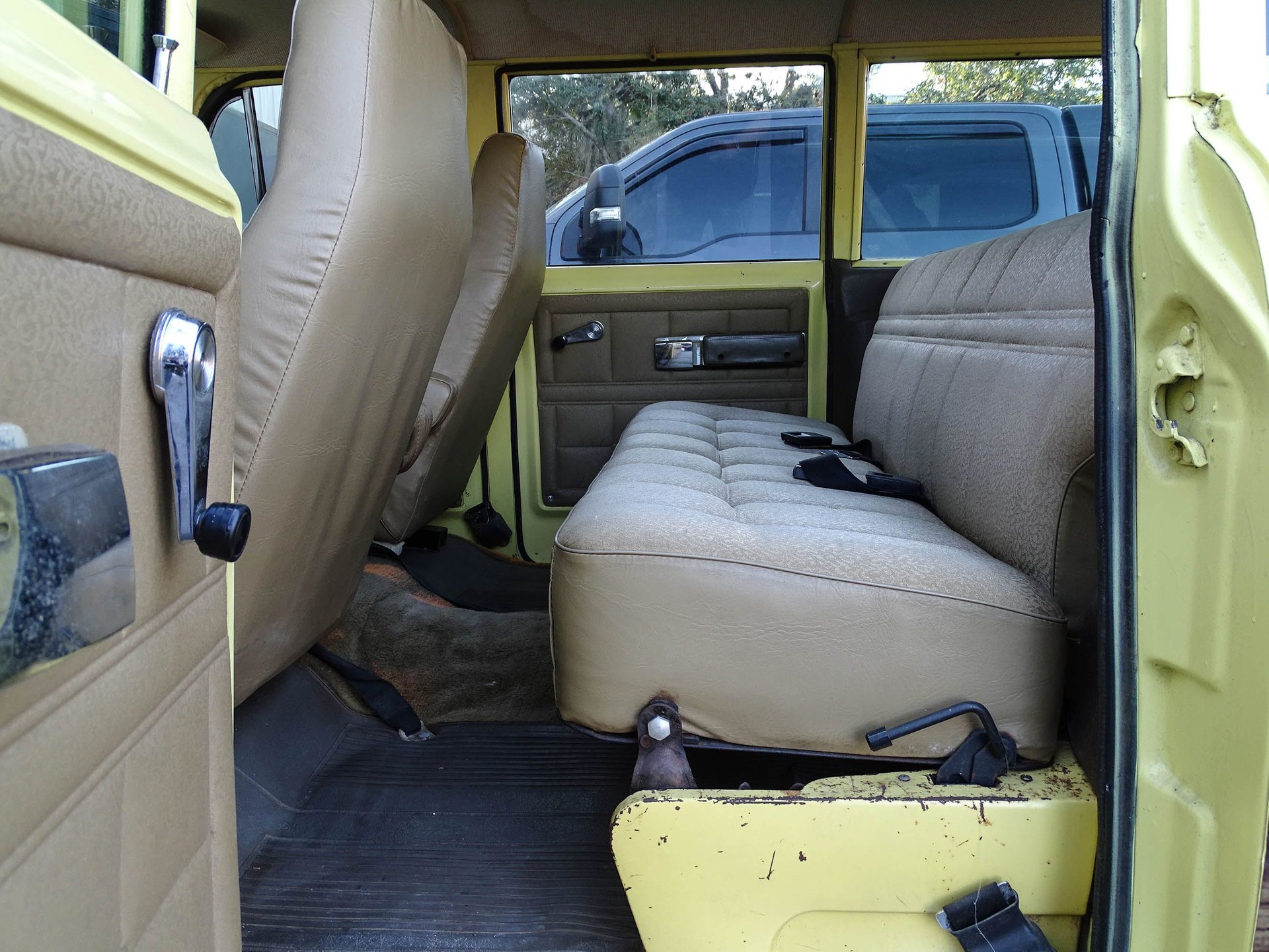 Sold: 1974 International Harvester Travelall