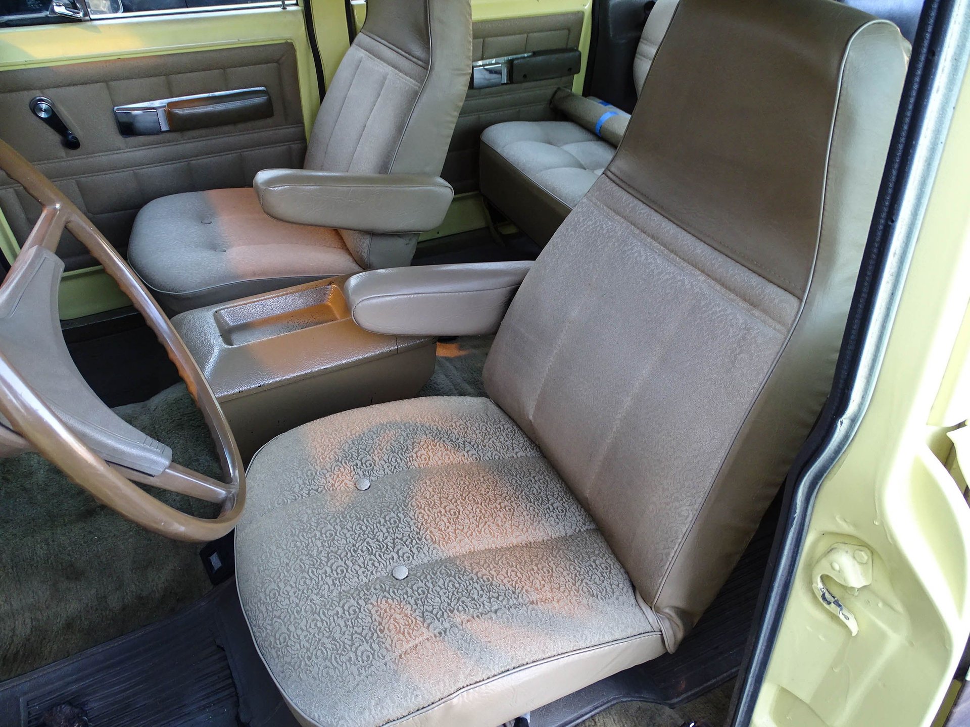 Sold: 1974 International Harvester Travelall