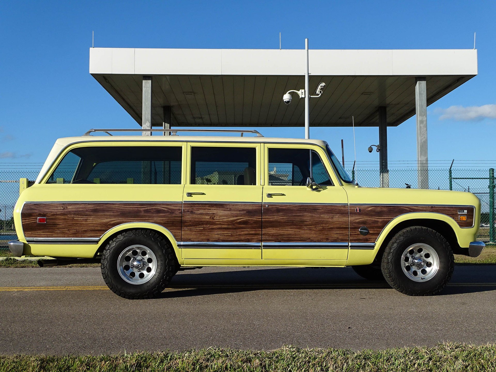 Sold: 1974 International Harvester Travelall