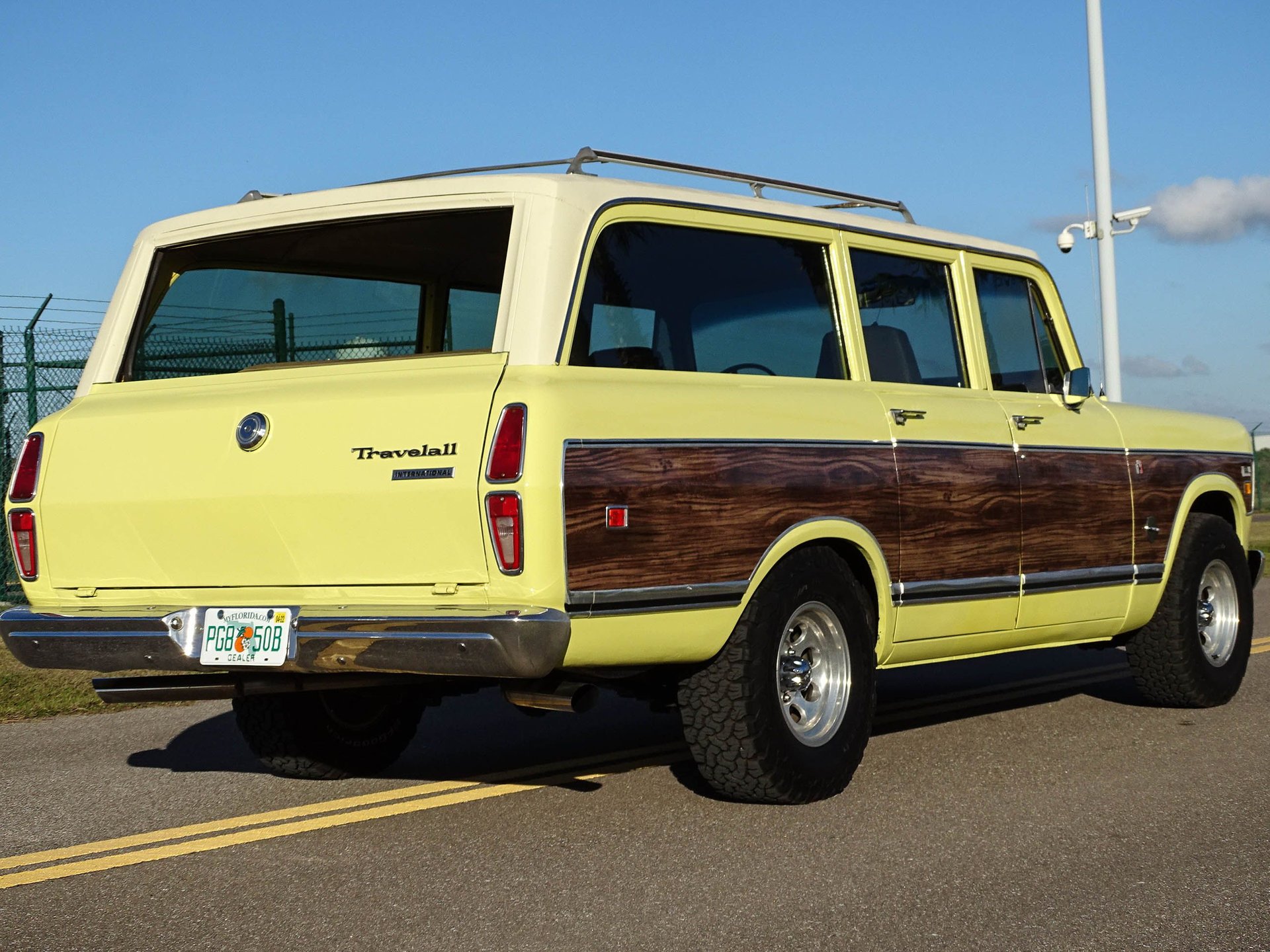 Sold: 1974 International Harvester Travelall