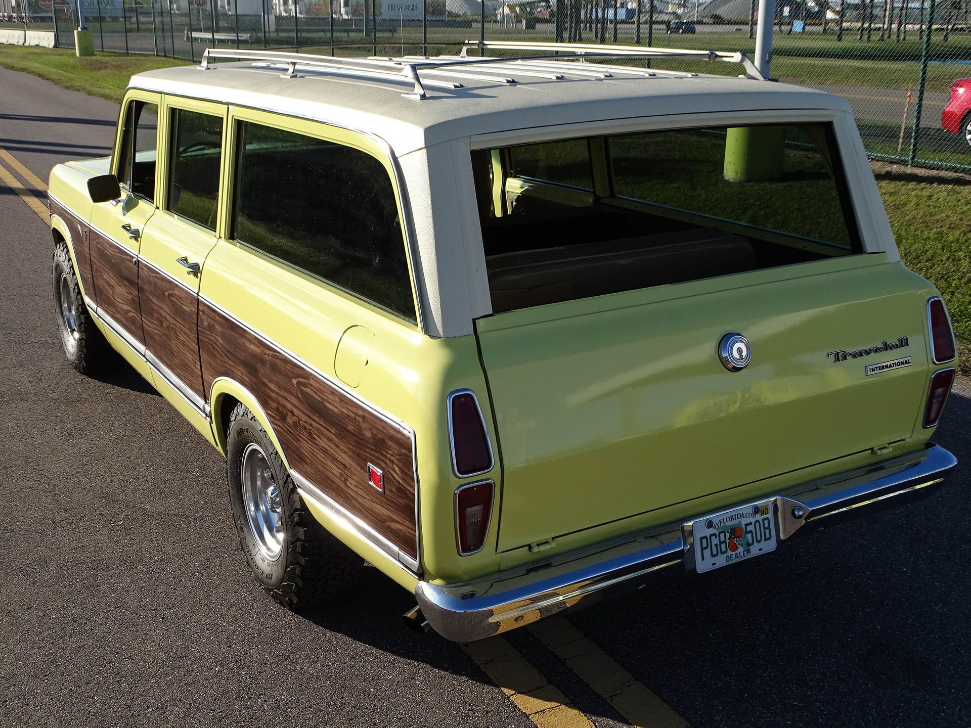 Sold: 1974 International Harvester Travelall