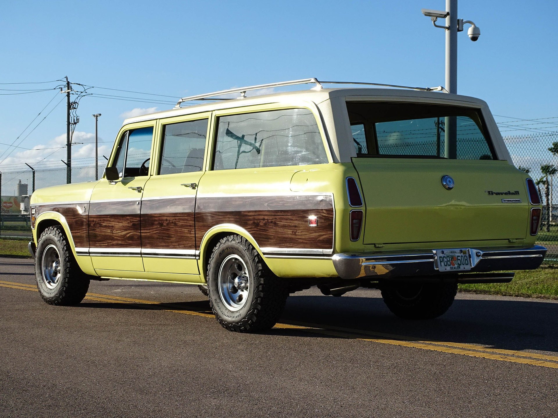 Sold: 1974 International Harvester Travelall
