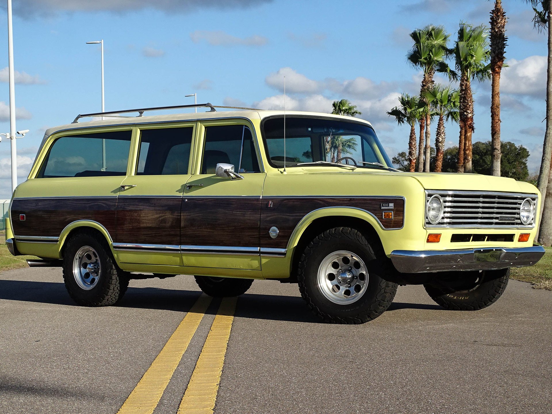 Sold: 1974 International Harvester Travelall