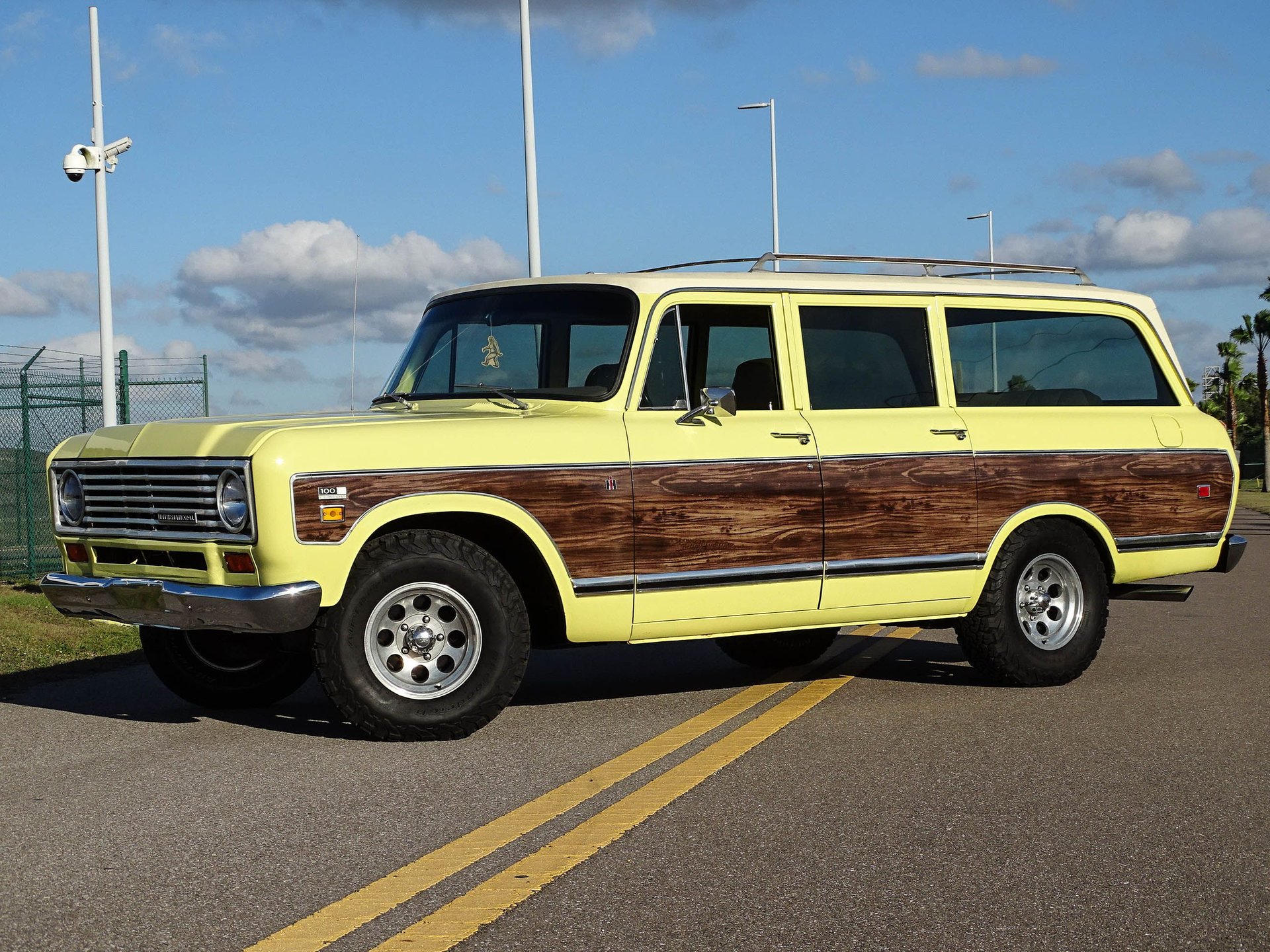 Sold: 1974 International Harvester Travelall