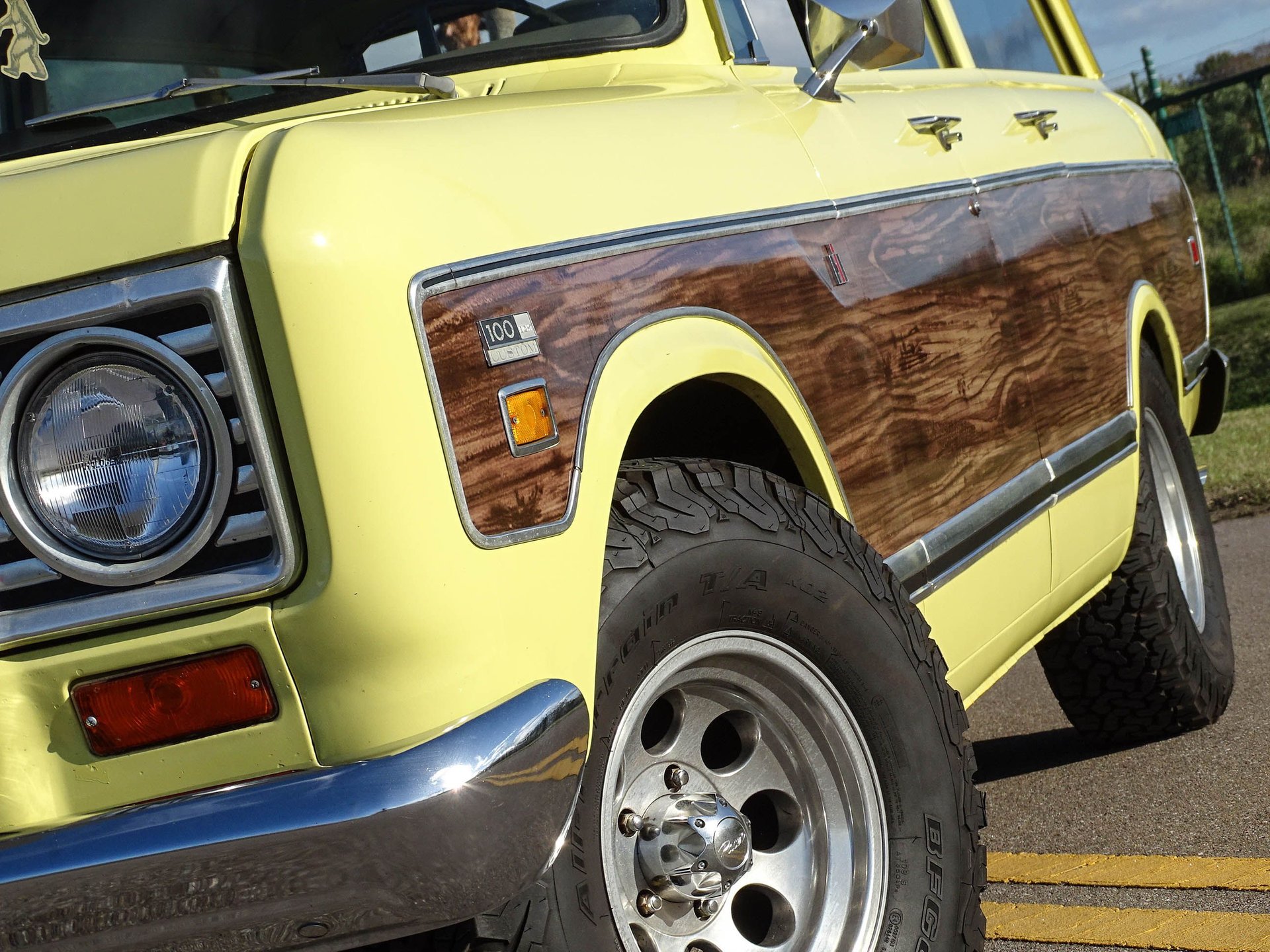 Sold: 1974 International Harvester Travelall